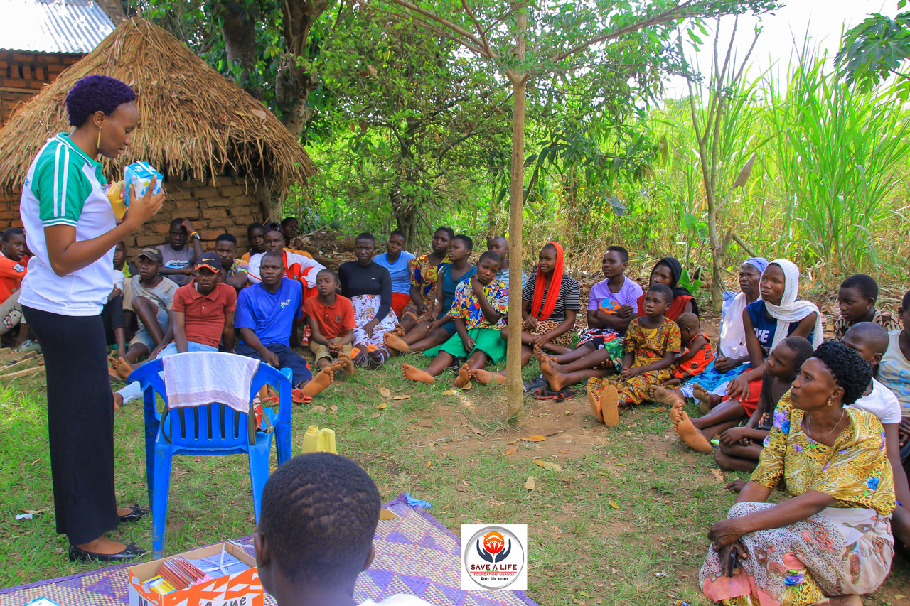 Single mothers in a vocational training session